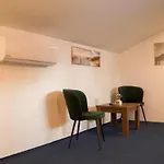 Serene Haven 10 Min To Center Apartment *